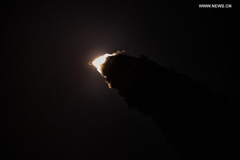 جانب من عملية إطلاق القمرين الصينيين