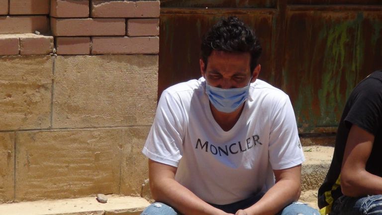 تشييع جثمان حسن حسني إلى مثواه الأخير