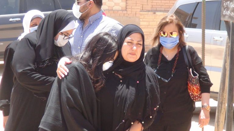 تشييع جثمان حسن حسني إلى مثواه الأخير