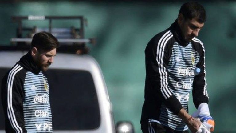 ناهويل جوزمان وميسي ليونيل ميسي