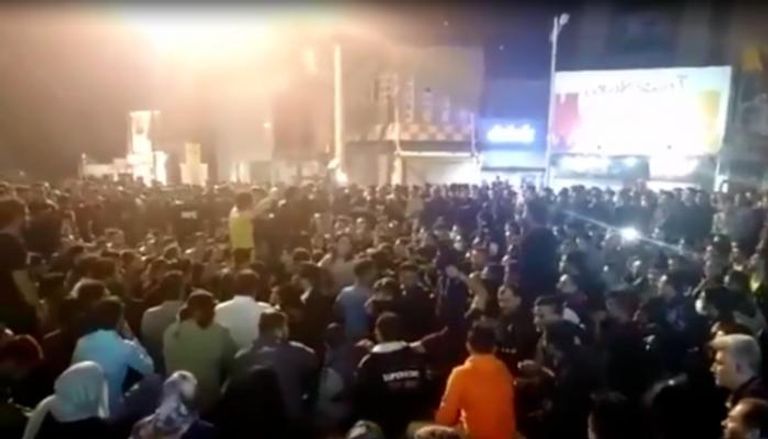 احتجاجات في إيران بعد رفع أسعار البنزين - أرشيفية