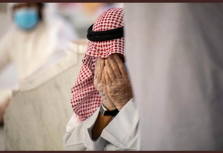 المصلون يعودون إلى المسجد النبوي