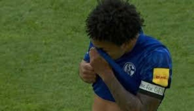 جورج فلويد والشرطي الأمريكي