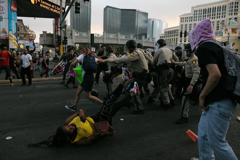 تصاعد أعمال العنف والشغب في عدة ولايات أمريكية - الفرنسية