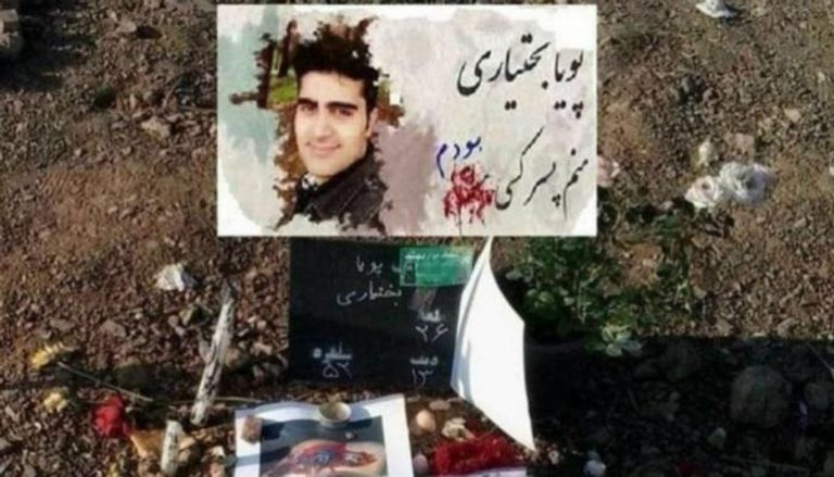 صورة لقبر بويا بختياري الذي قتل في مظاهرات نوفمبر