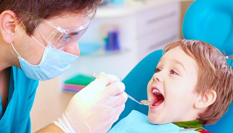 تسوس الأسنان عند الأطفال.. الأسباب وطرق الوقاية