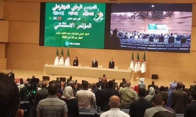 جلسة تصويت على الأمين العام الجديد لحزب أويحيى السابق بالجزائر جانب من جلسة انتخاب أمين عام جديد للحزب الحاكم سابقا بالجزائر