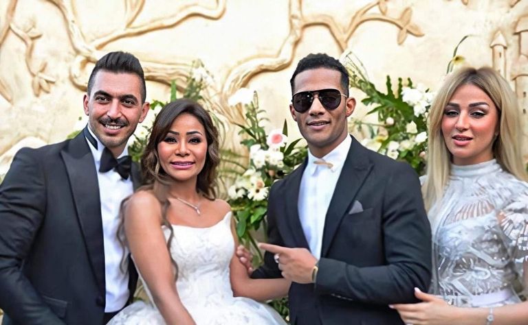 محمد رمضان مع شقيقته