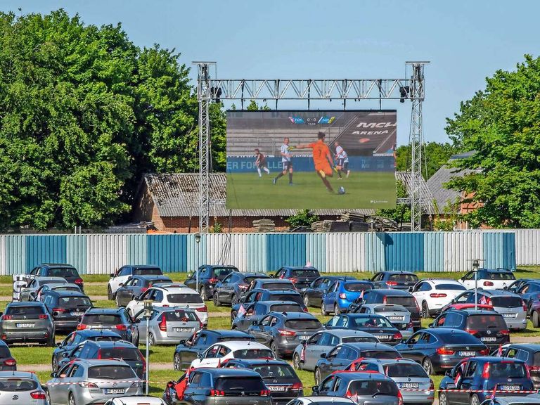 لقطة من مباراة ميتيلاند