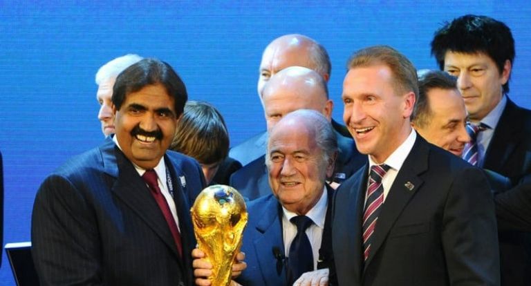بلاتر يعلن فوز قطر باستضافة مونديال 2022