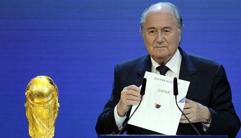 بلاتر يعلن فوز قطر باستضافة مونديال 2022