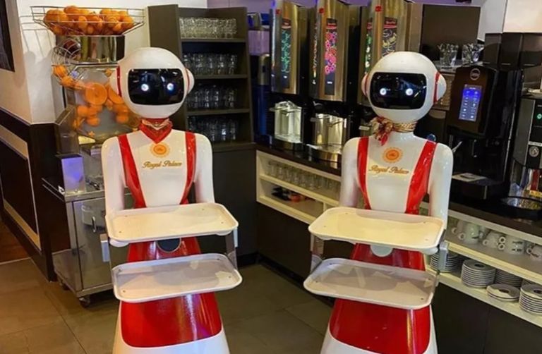 133-205156-restaurant-robot-waiters-social-distancing-2.jpeg