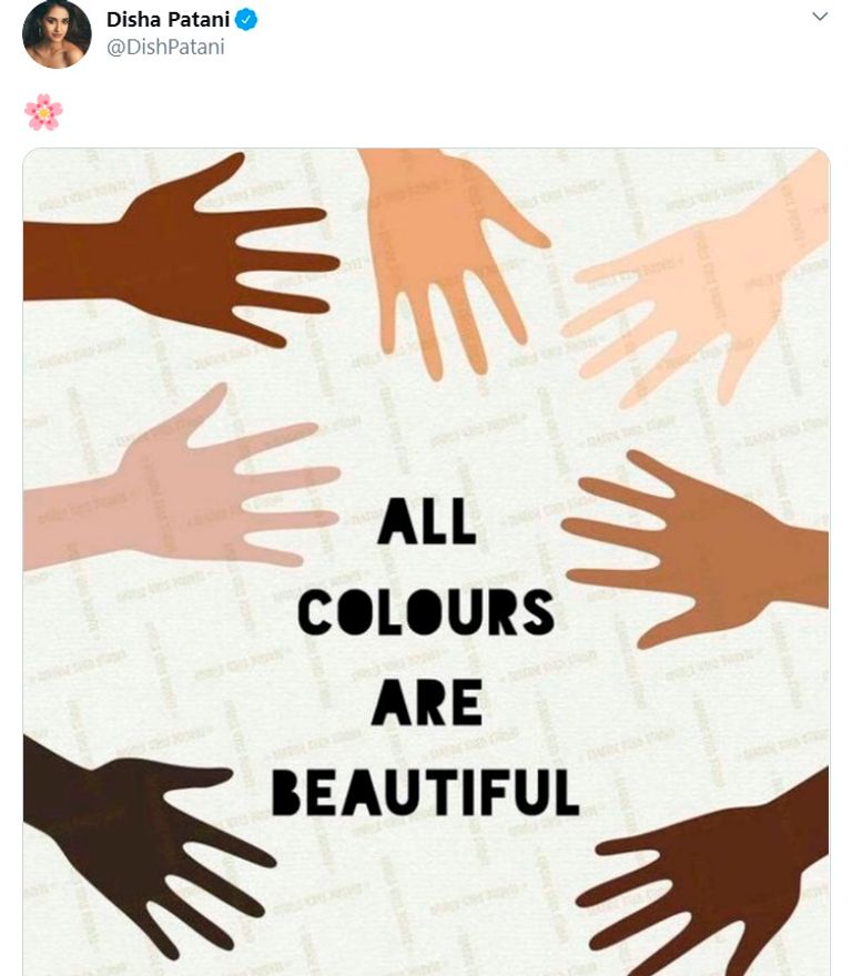 منشور النجمة كارينا كابور الذي تضمانت به مع الأحداث