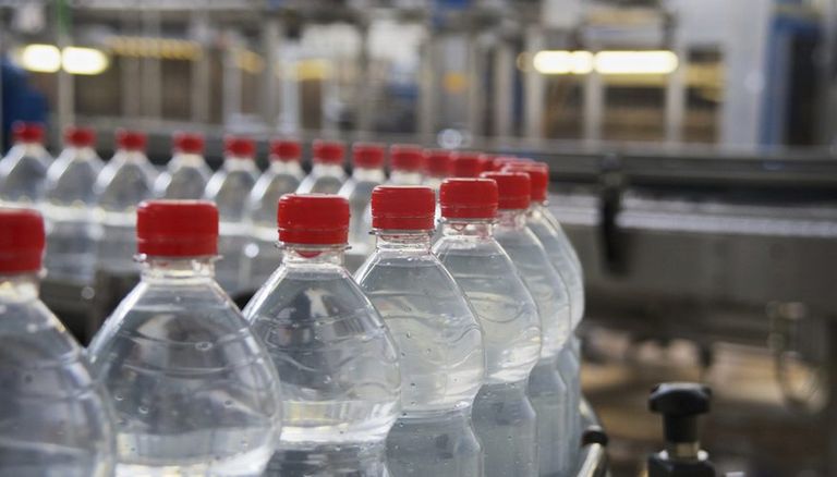 إسبانيا تفرض رسوما على العلب والأغلفة البلاستيكية