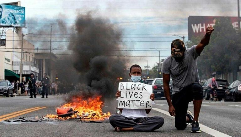 عناصر من القوات الأمريكية تنتشر لاحتواء الاحتجاجات