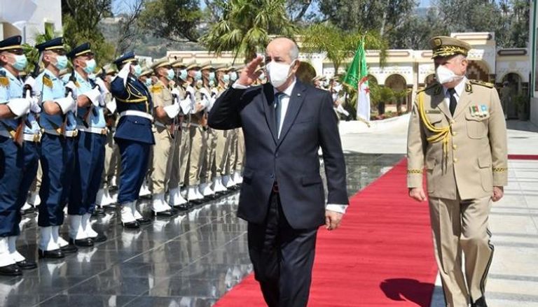 جانب من زيارة الرئيس الجزائري إلى مقر وزارة الدفاع
