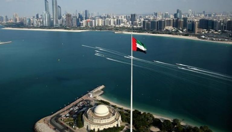 الإمارات ترفع نسبة عمل الموظفين بالجهات الحكومية