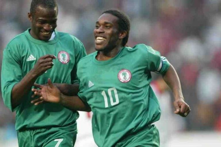 جي جاي أوكوشا نجم منتخب نيجيريا السابق أحمد موسى نجم النصر السعودي