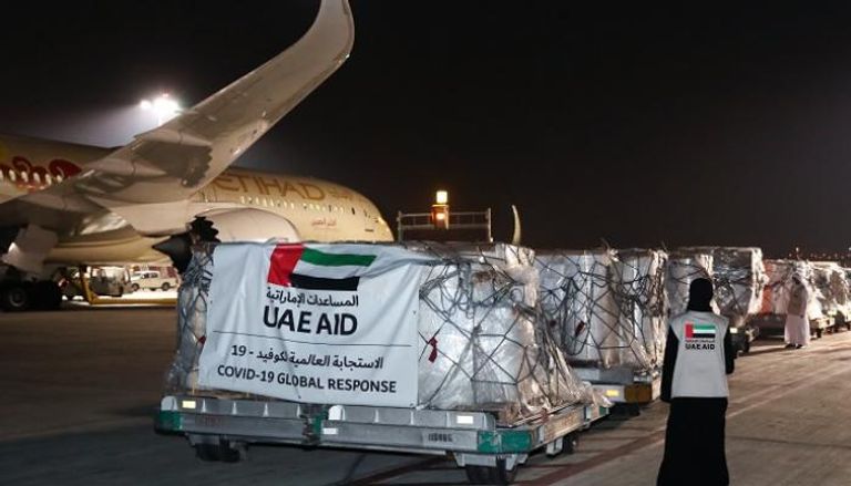 المساعدات الإماراتية أثناء تجهيزها للشحن للمملكة المتحدة