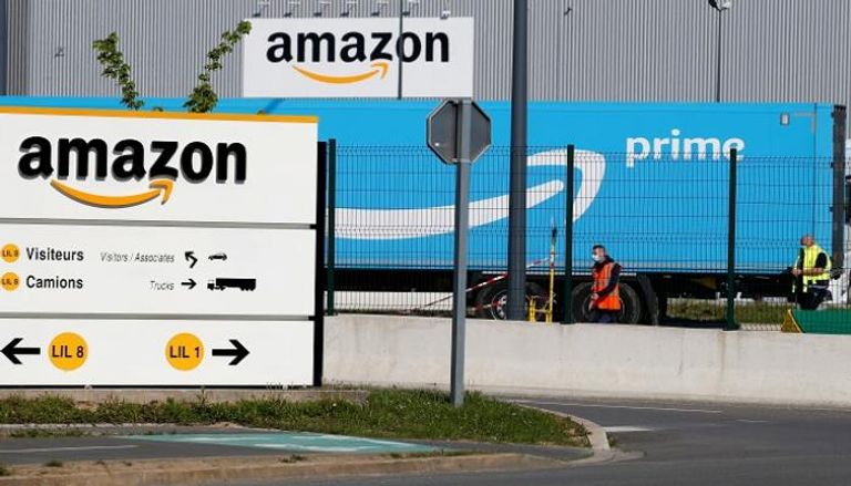 محتجون أمام مخزن تابع لشركة أمازون في نيويورك