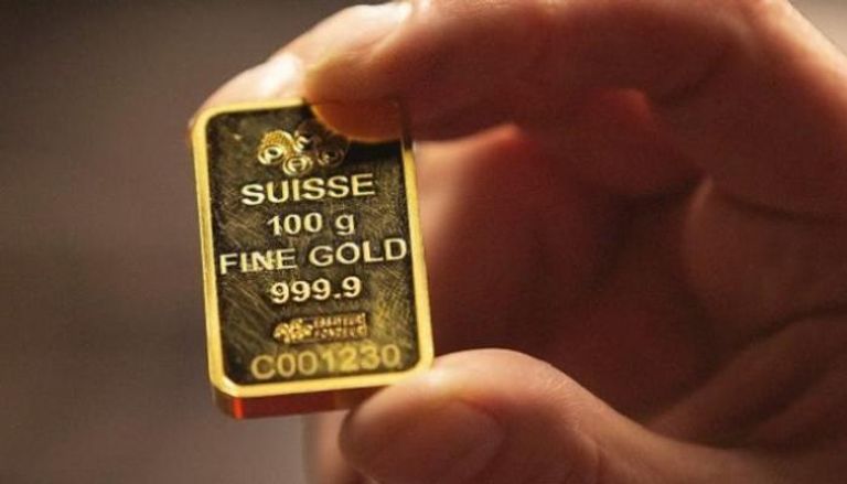 الذهب يرتفع مع هبوط وول ستريت ونزول الدولار