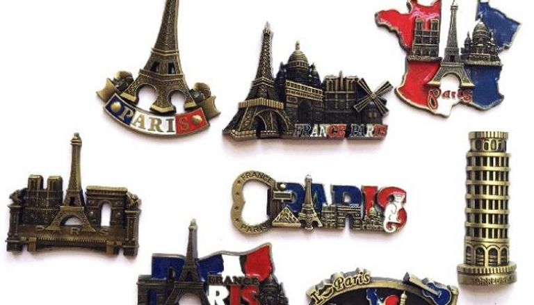  تذكارات سياحية من باريس- أرشيف