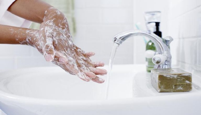 غسل اليدين بانتظام من أهم سبل مواجهة كورونا