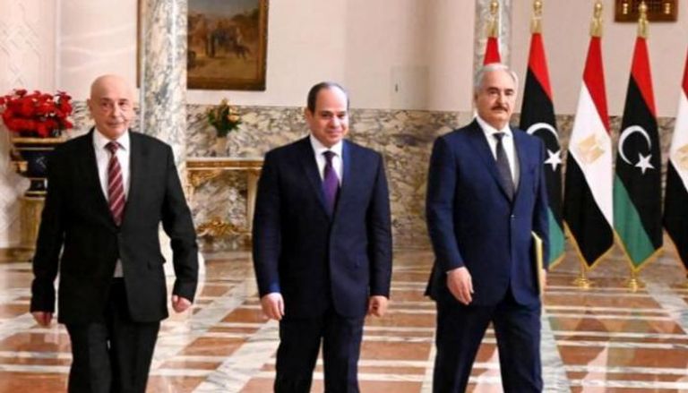 الرئيس السيسي يتوسط المستشار عقيلة صالح والمشير خليفة حفتر