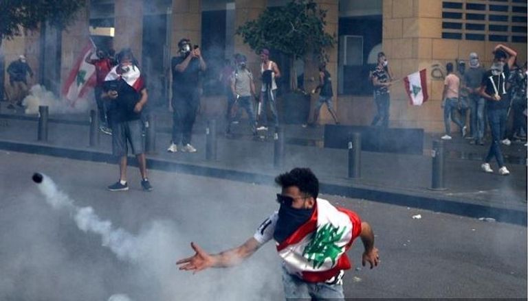 الأمن اللبناني رد على عنف المتظاهرين بقنابل الغاز - رويترز