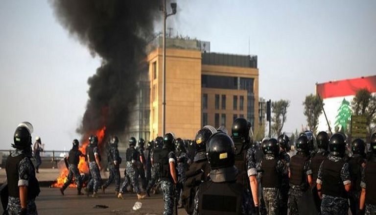 الأمن اللبناني رد على عنف المتظاهرين بقنابل الغاز - رويترز