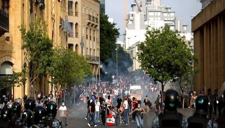 الأمن اللبناني رد على عنف المتظاهرين بقنابل الغاز - رويترز
