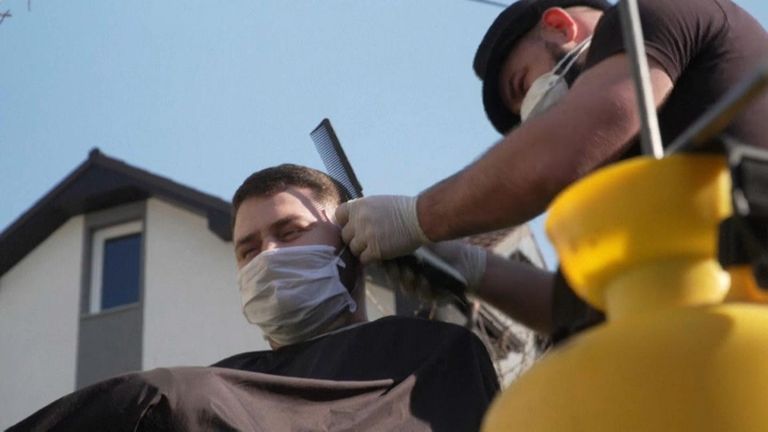 خطوات لتجنب عدوى كورونا عند الذهاب إلى الحلاق