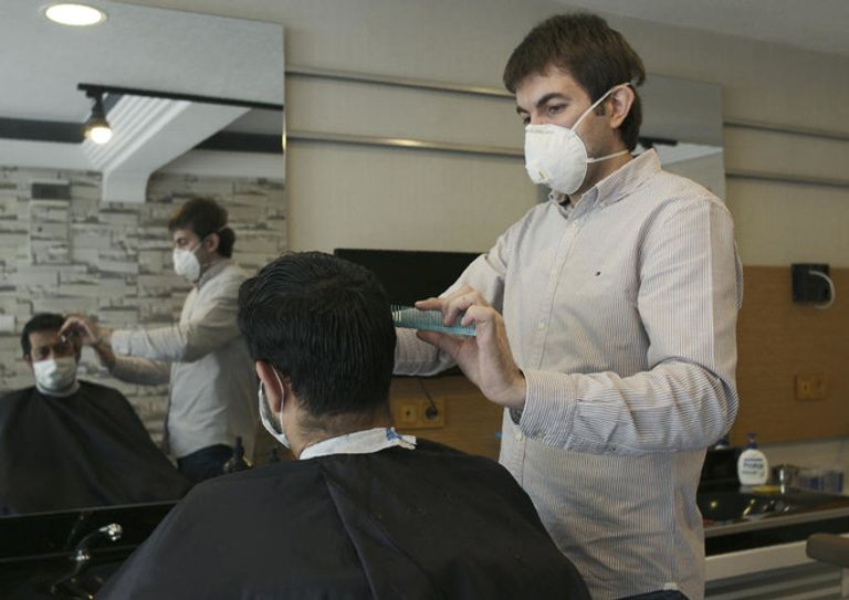 خطوات لتجنب عدوى كورونا عند الذهاب إلى الحلاق