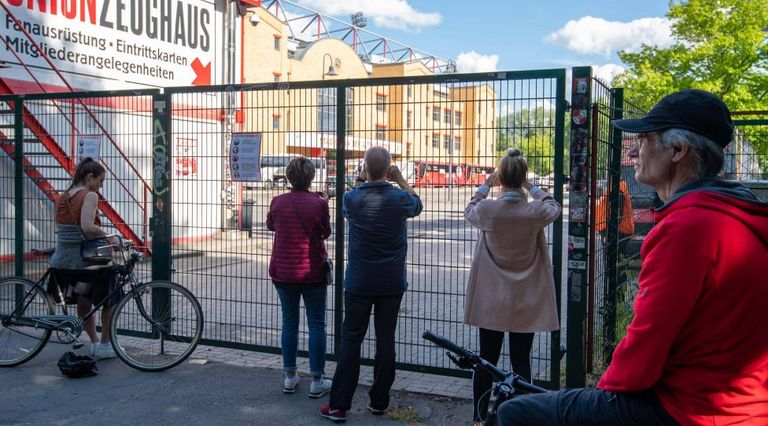 جماهير يونيون برلين في الغابة