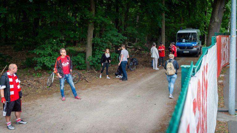 جماهير يونيون برلين في الغابة