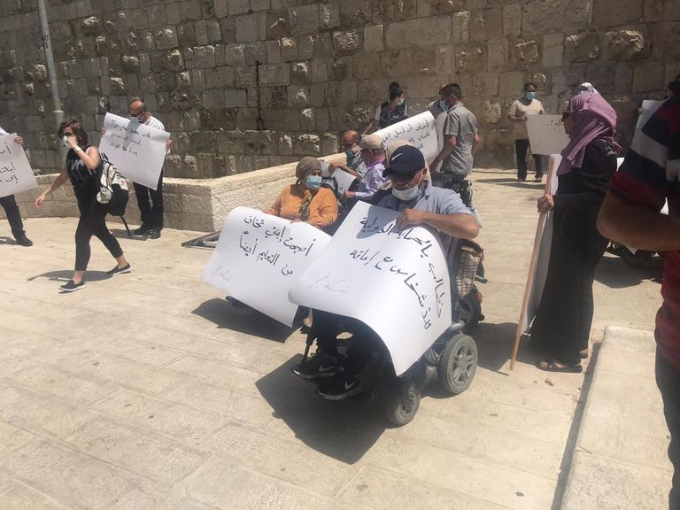 جانب من الوقفة الاحتجاجية لأصحاب الهمم في القدس المحتلة