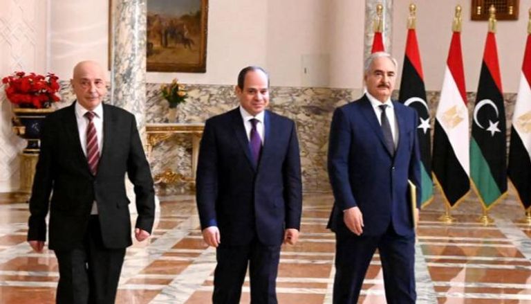 الرئيس المصري يتوسط رئيس برلمان ليبيا والقائد العام للجيش الليبي - أرشيفية