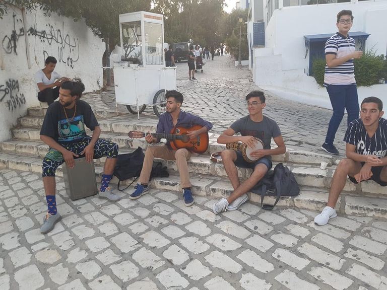 التونسيون ينتصرون على كورونا 