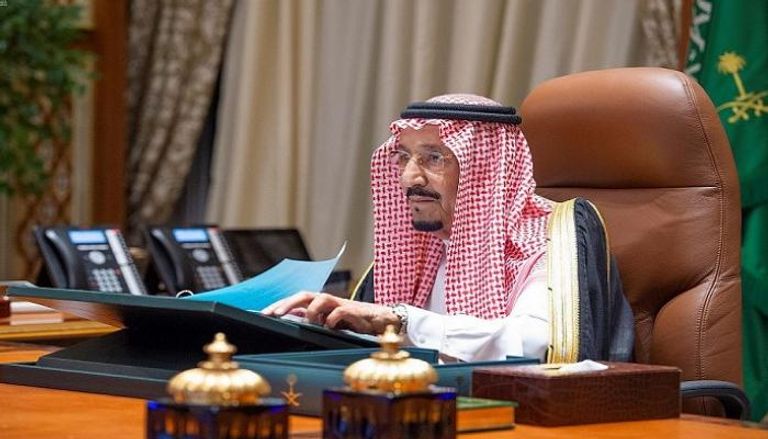 العاهل السعودي الملك سلمان بن عبدالعزيز  آل سعود خلال اجتماع مجلس الوزراء