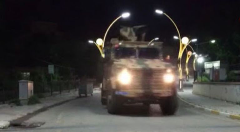 قوات الامن التركية تهرع لموقع التفجير قوات أمن تركية بموقه الهجوم