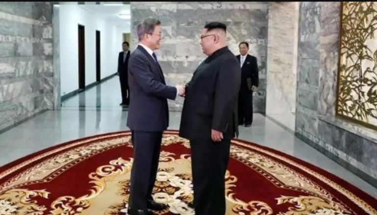 لقاء سابق بين الزعيم الكوري الشمالي ورئيس كوريا الجنوبية