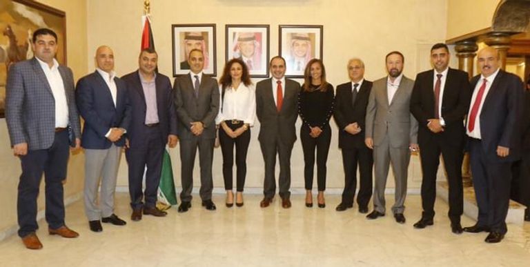 كرة القدم تكافح ضد كورونا