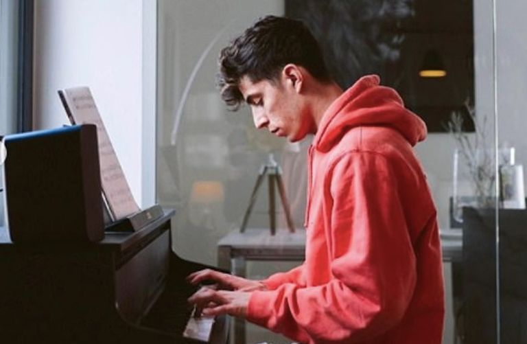 هافيرتز يعزف البيانو كاي هافيرتز