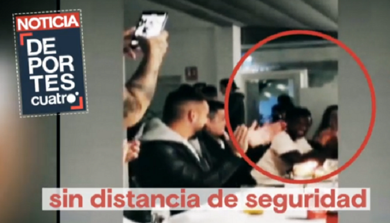 تخطى بروتوكول الليجا.. سيميدو في حفلة ميلاد