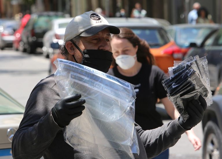 ارتداء الكمامة يحمي من الموجة الثانية للوباء