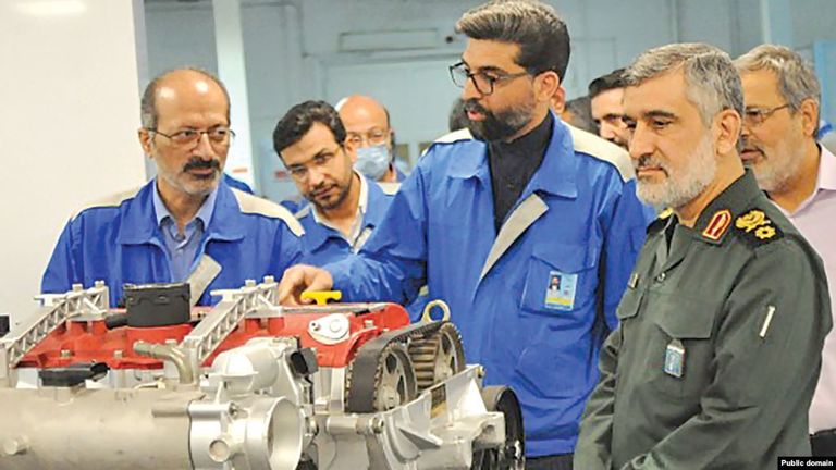 الحرس الثوري الإيراني يقتحم سوق السيارات