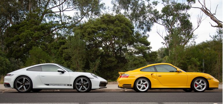 بورش 992 911 كاريرا لعام 2020، ونسخة بورش 996 911 تربو لعام 2004.