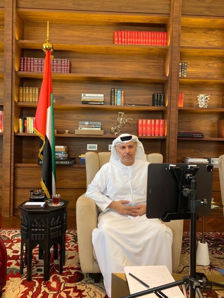 الدكتور أنور بن محمد قرقاش خلال مشاركته في مؤتمر منظمة التعاون الإسلامي