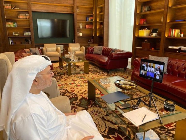 الدكتور أنور بن محمد قرقاش خلال مشاركته في مؤتمر منظمة التعاون الإسلامي