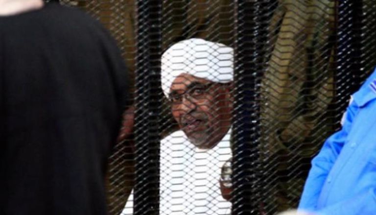 الرئيس السوداني المعزول عمر البشير  أحد المطلوبين للمحكمة الجنائية 